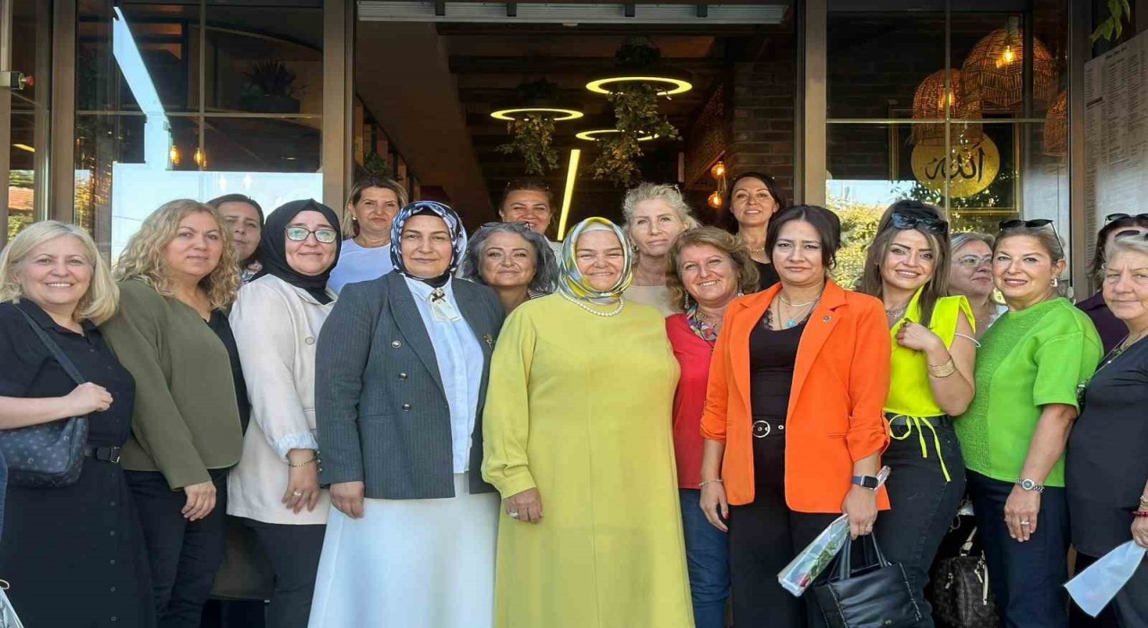 AK Parti Eskişehir İl Kadın Kollarından kadın muhtarlarla buluşma programı