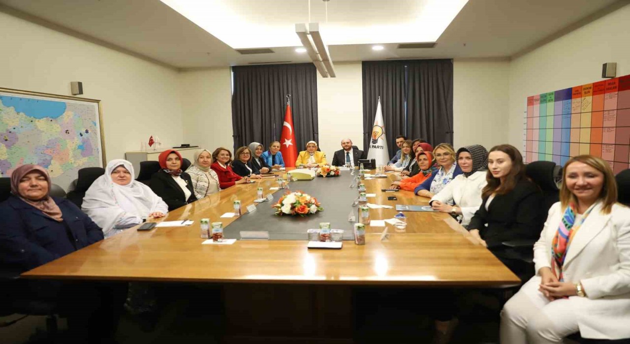 AK Parti Kadın Kollarından Kadın Belediye Başkanlarıyla İstişare Toplantısı