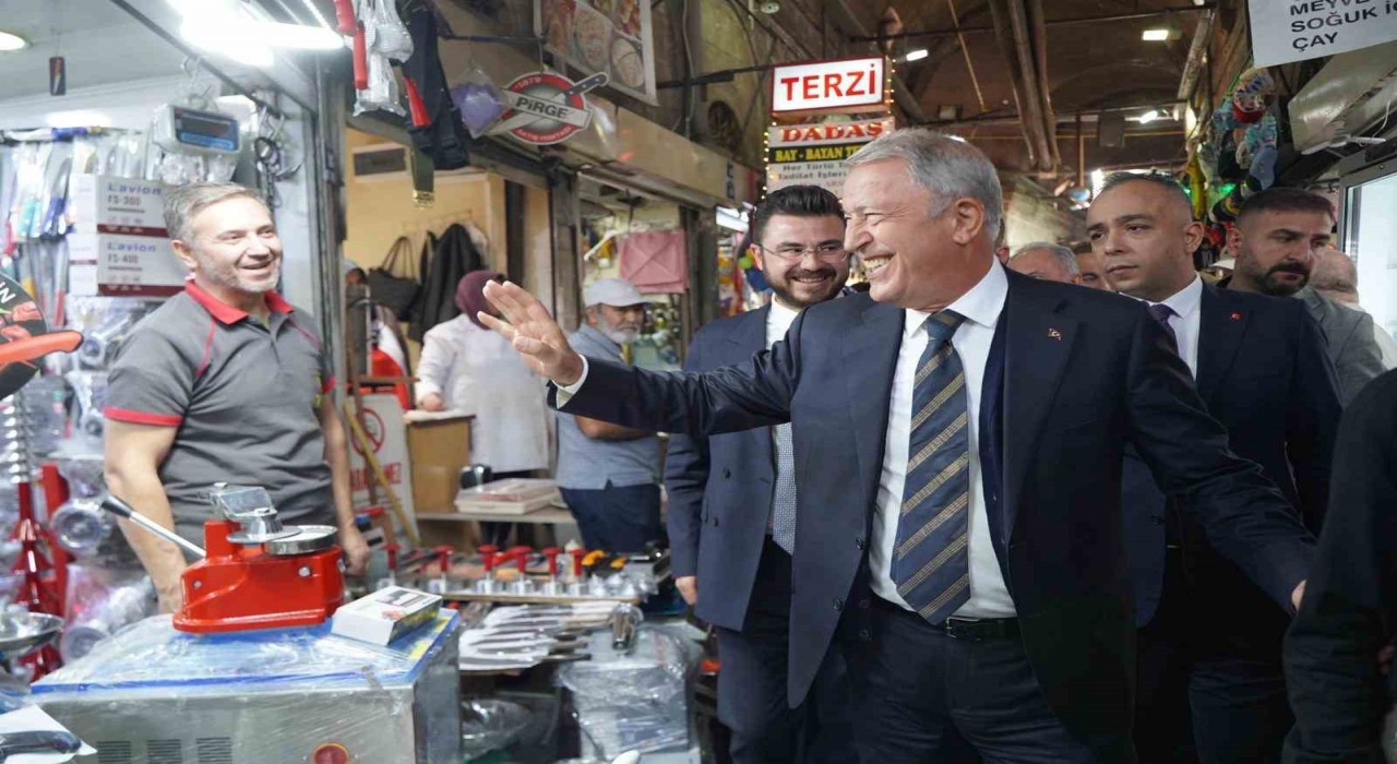 AK Parti Kayseri Teşkilatı Kapalı Çarşıda esnaf ziyaretinde bulundu