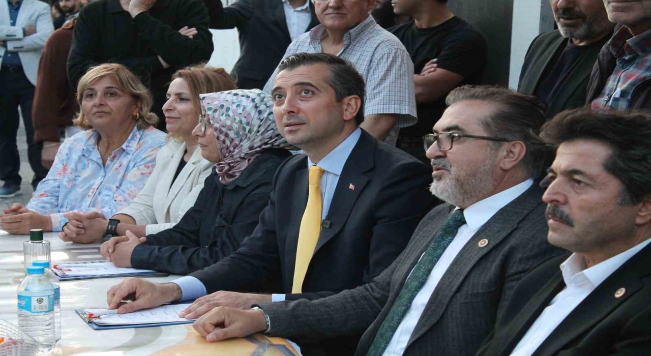 AK Parti Şişli İlçe Başkanı Serkan Polat, Feriköy Spor Kulübünü ziyaret etti