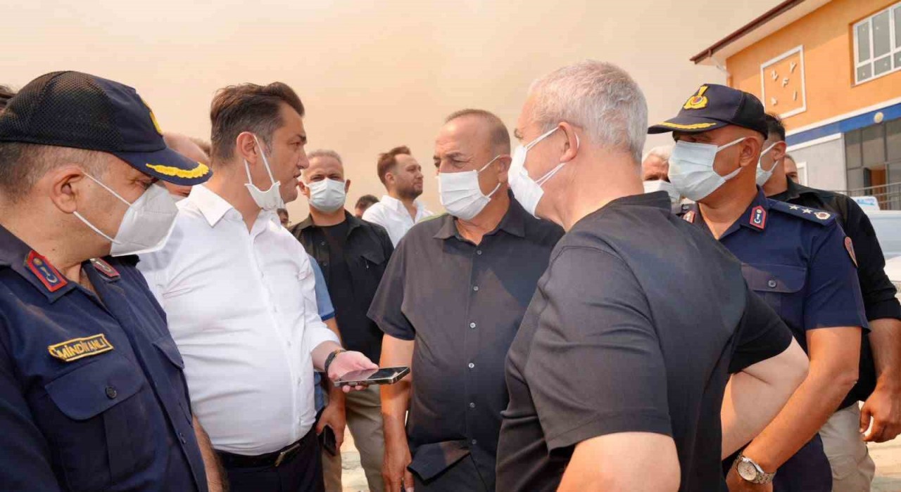 AK Partili Çavuşoğlundan Alanyadaki yangınla ilgili açıklama: An itibarıyla iyiye gidiyor ama poyraz çok güçlü esiyor