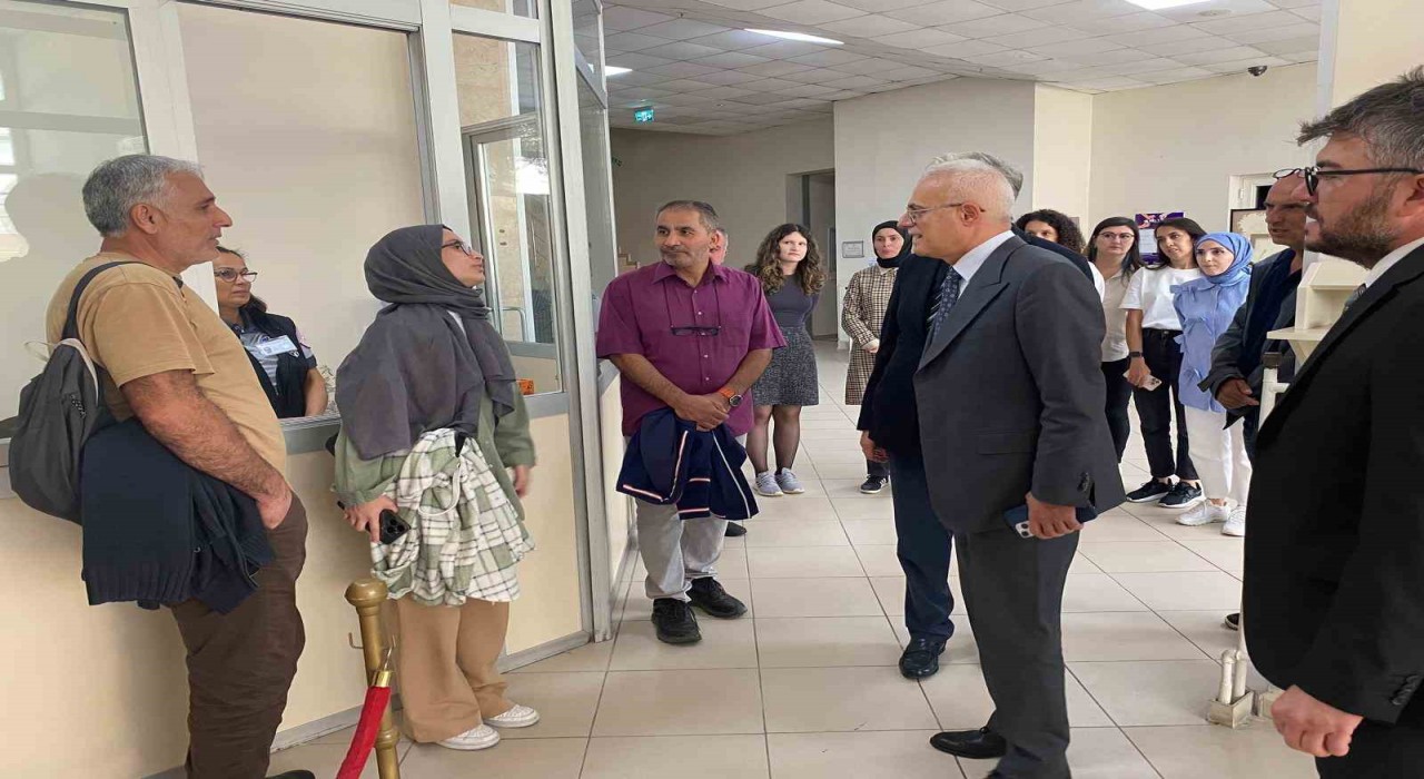 Akçakocaya gelen öğrencilerle buluştu