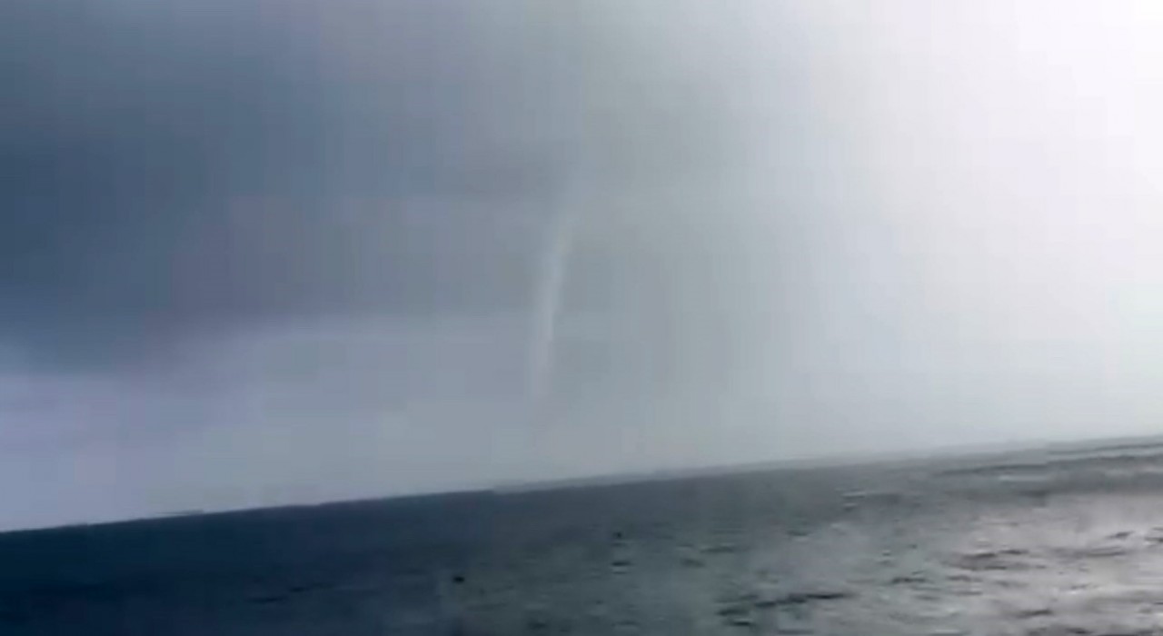 Akdenizde oluşan hortum görüntülendi