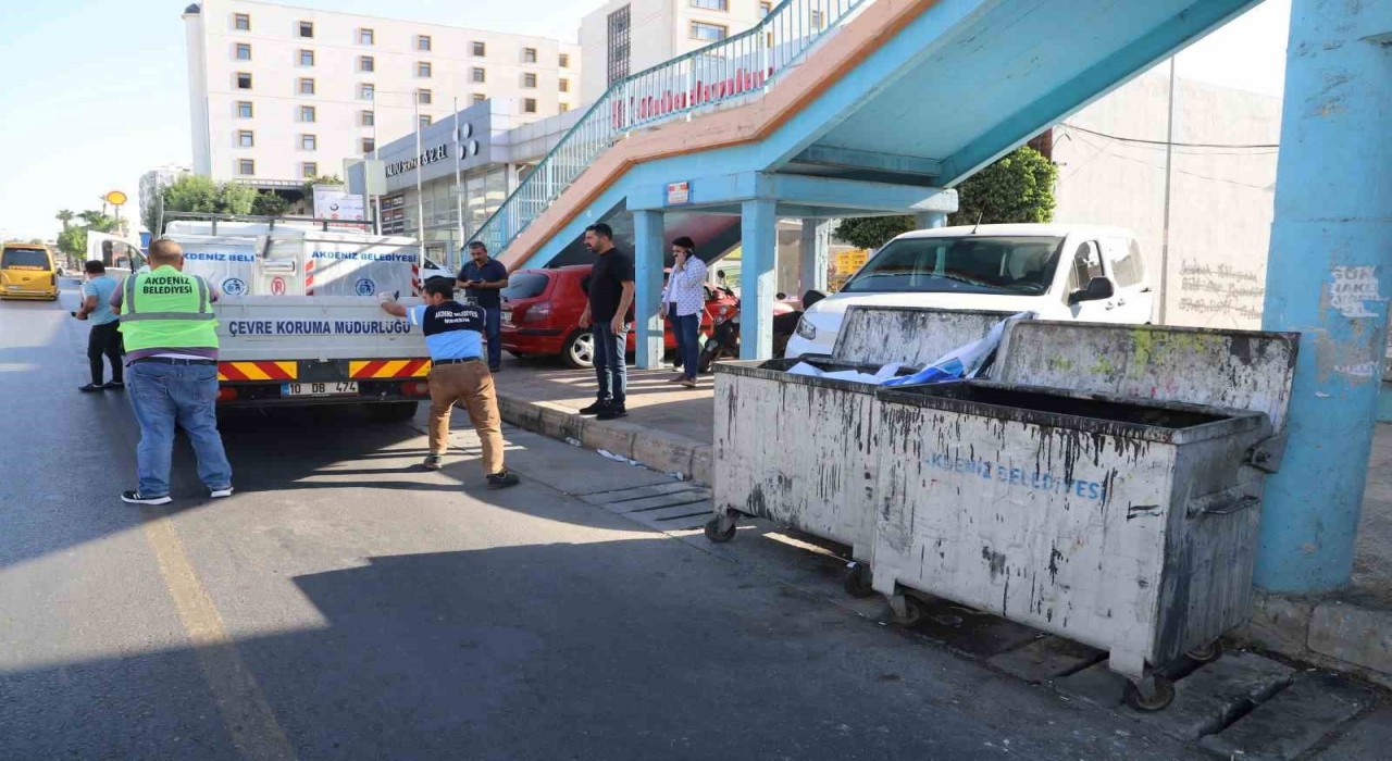 Akdenizde yeni çöp konteynerleri cadde ve sokaklara yerleştiriliyor