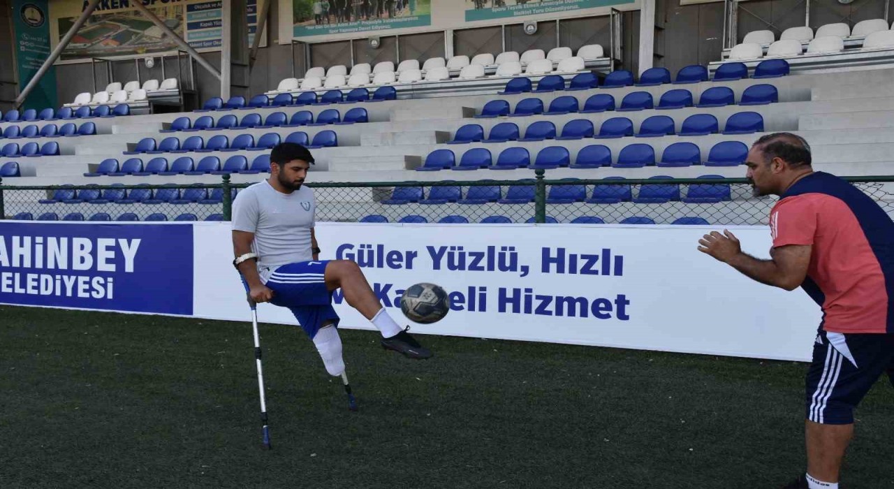 Akıma kapılıp bacağını kaybetti, futbolla hayata tutundu