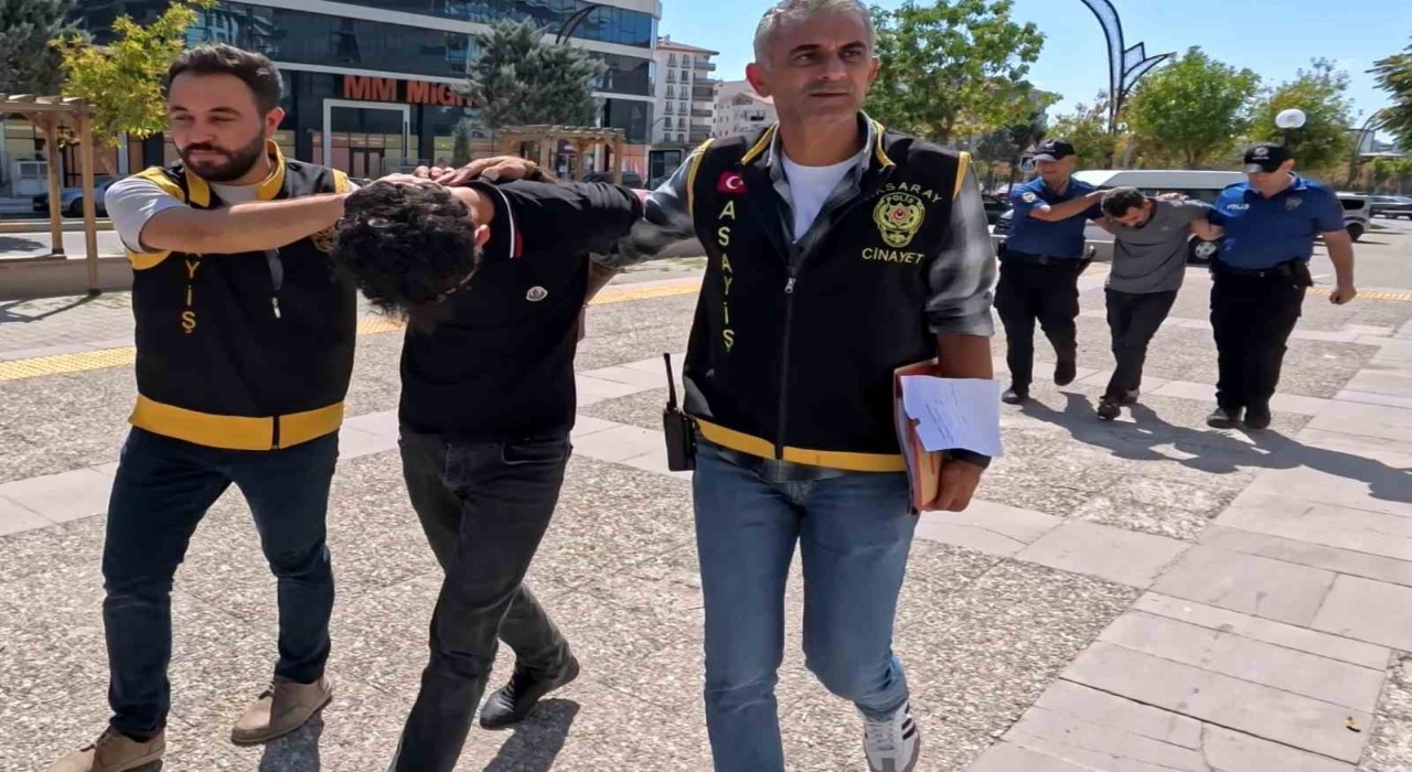 Aksarayda 2si polis 4 kişinin yaralandığı olayda gözaltına alınan baba ve oğlu serbest kaldı