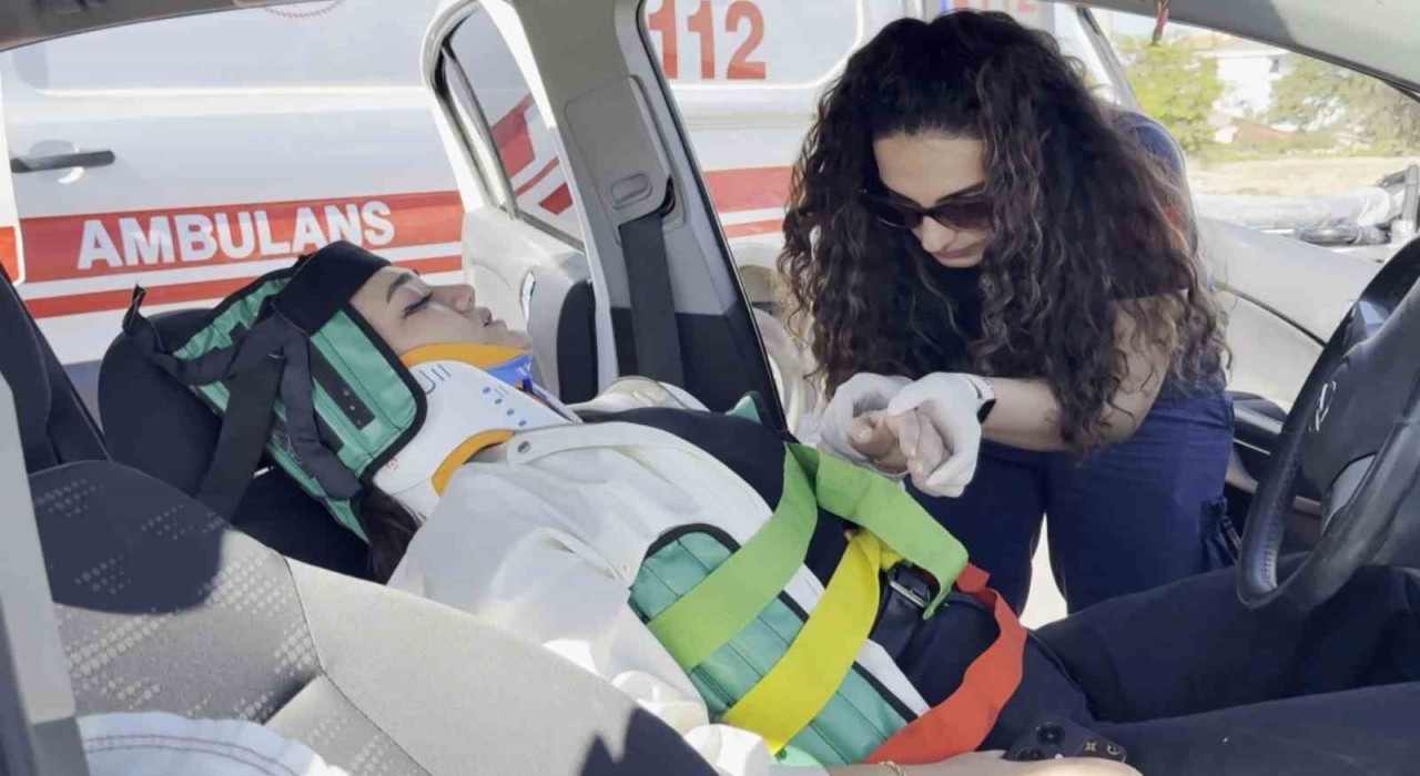 Aksarayda iki otomobil çarpıştı: 2 yaralı