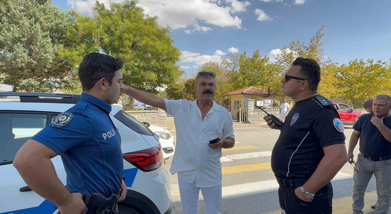 Aksarayda öğrenci velisi okul müdürünü yumrukladı