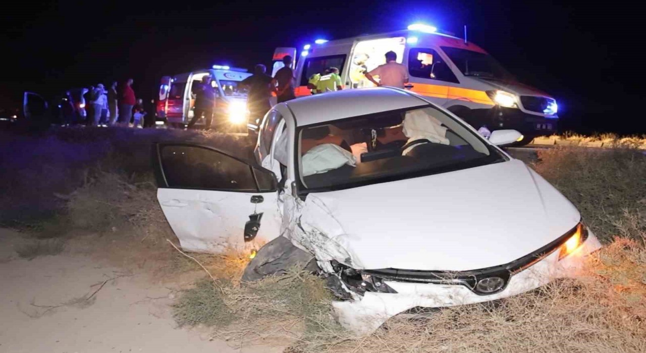 Aksarayda otomobil, hafif ticari araca çarptı: 4 yaralı