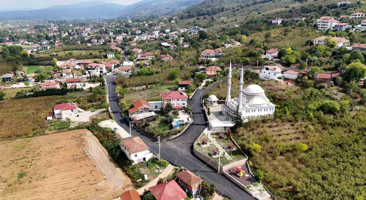 Akyazıda asfalt sevinci: Böyle güzel bir hizmet görmedik