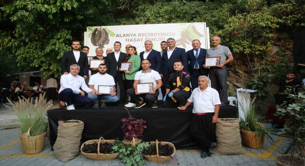 Alanyada keçiboynuzu hasat şenliği ve coğrafi tescil belge töreni