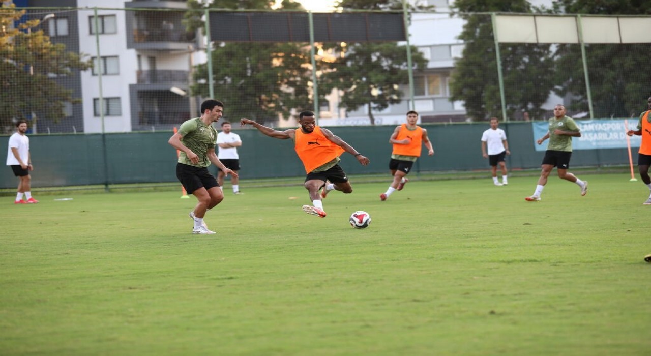 Alanyaspor, Fenerbahçe maçı hazırlıklarına başladı