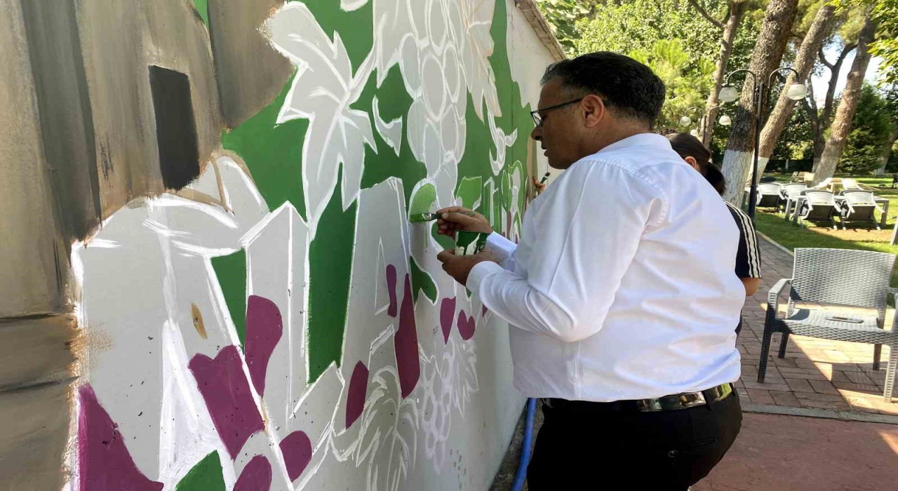 Alaşehiri duvar resimleriyle anlattı