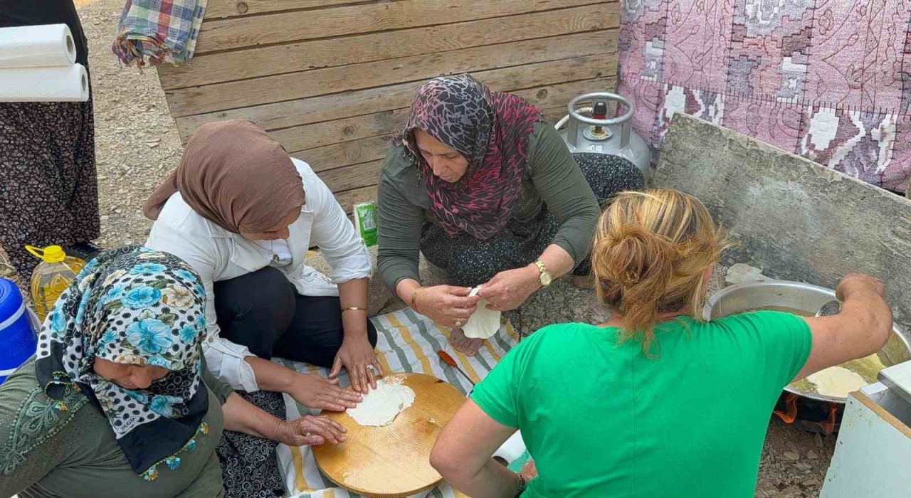 Alev savaşçılarına kadınlardan ‘pişi desteği