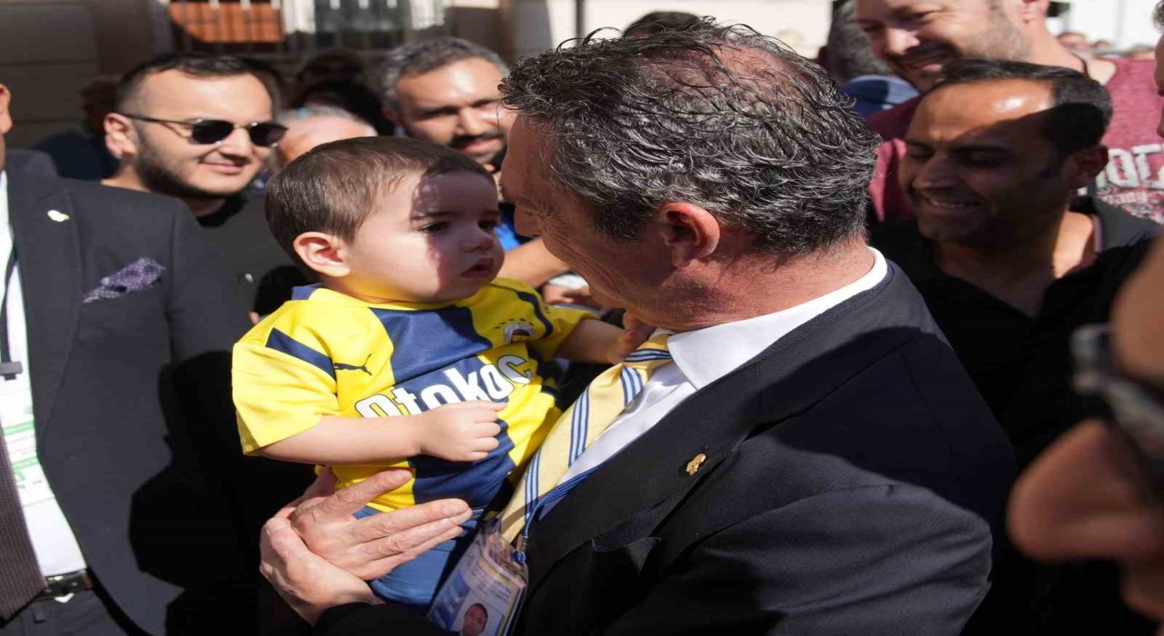 Ali Koça kongre üyelerinden yoğun ilgi