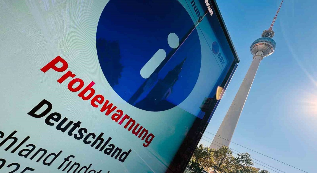 Almanyada acil durum tatbikatı: Uyarı sirenleri çaldı, cep telefonlarına mesaj gönderildi