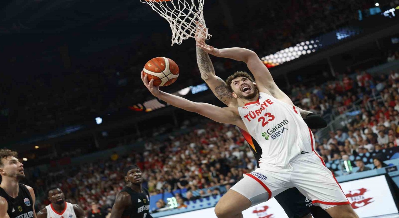 Alperen Şengün, şampiyonanın en iyi 5ine seçildi