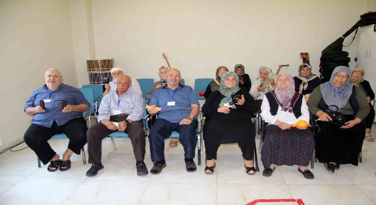 Alzeymir hastaları sosyal hayata katılıyor