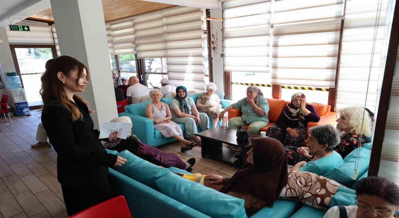 Alzheimer hastaları Mavi Evde huzur buluyor