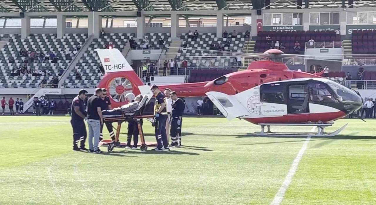 Amasyada maç öncesi stadyuma ambulans helikopter indi