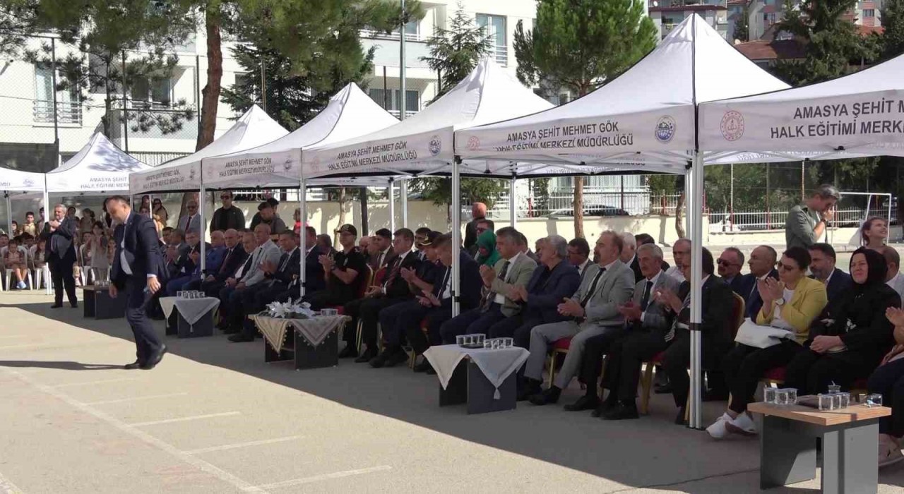 Amasyada öğrencilere kötü örnek olan tören krizi: Başkan eleştirdi, vali cevap verdi