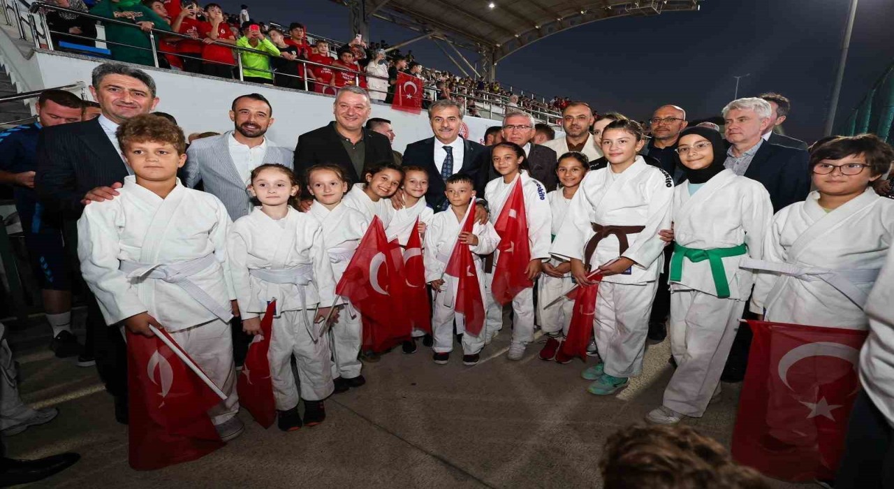 Amatör spor kulüplerine 18 milyonluk malzeme desteği