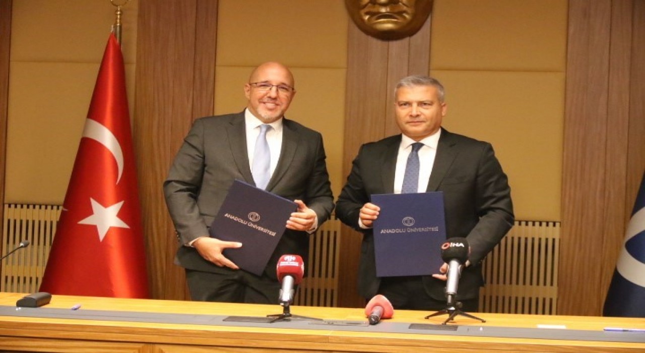 Anadolu Üniversitesi 4 bin 333 çalışanı için 111 bin 500 TLlik rekor anlaşmaya imza attı