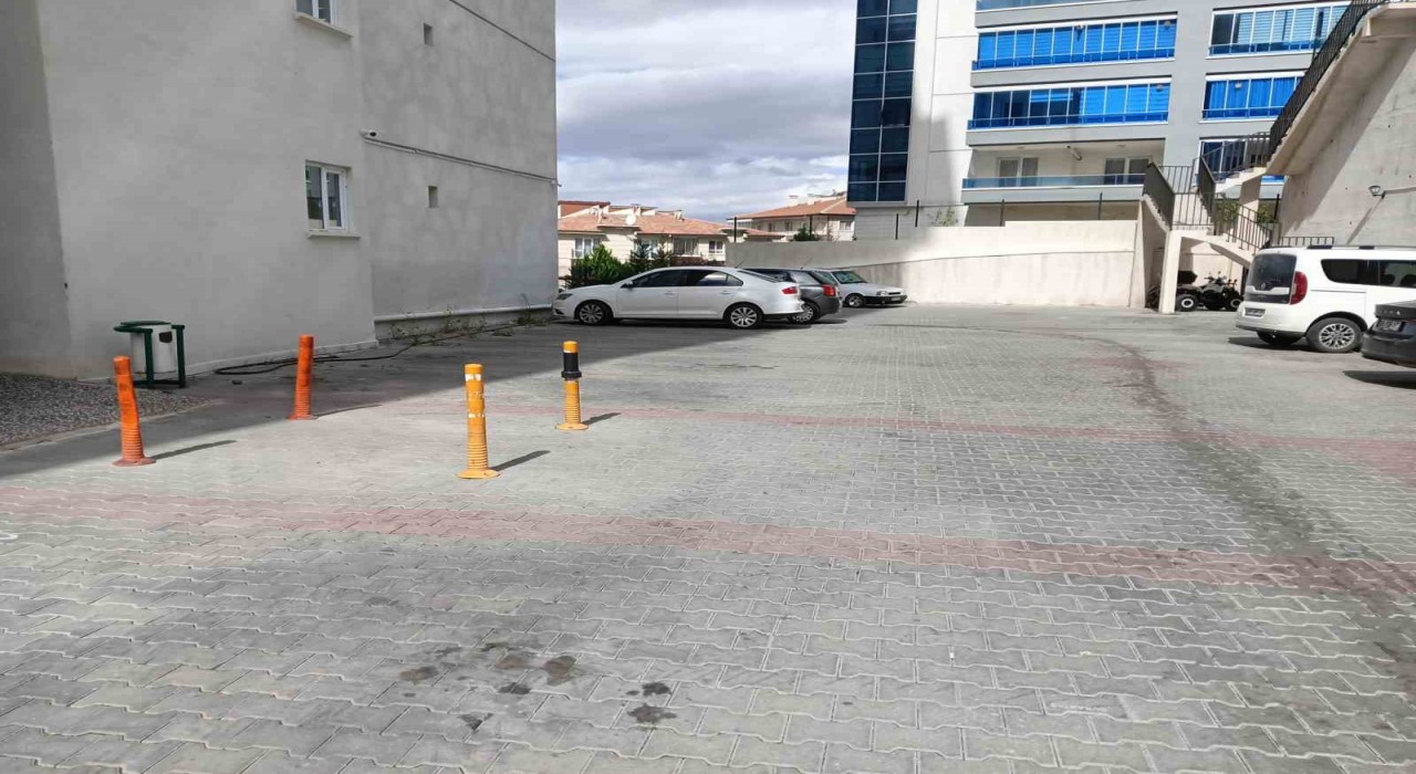 Ankarada 13. kattan düşen 6 yaşındaki çocuk hayatını kaybetti