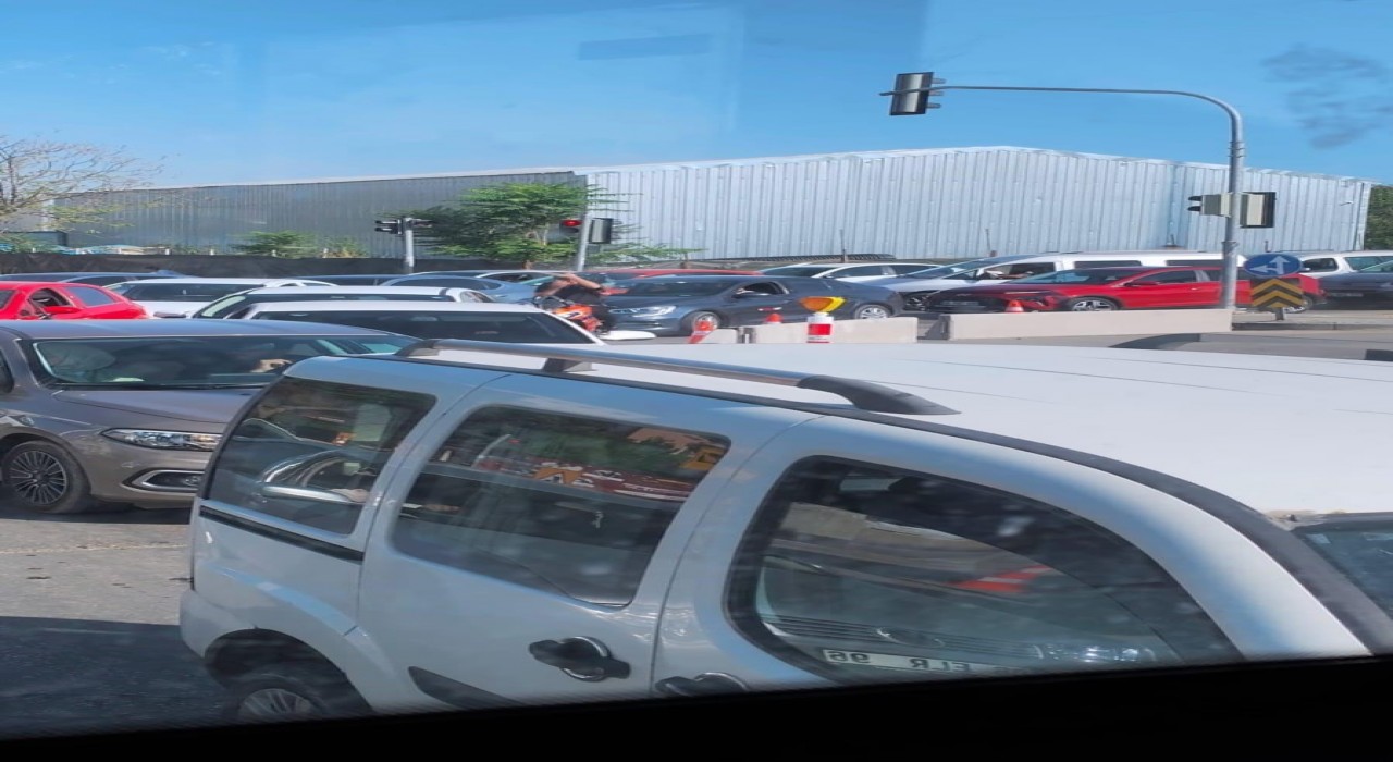 Ankarada bıçaklı trafik kavgası kameraya yansıdı