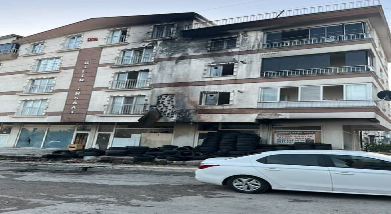 Ankarada bir dükkanın kundaklanma anı kameralara yansıdı