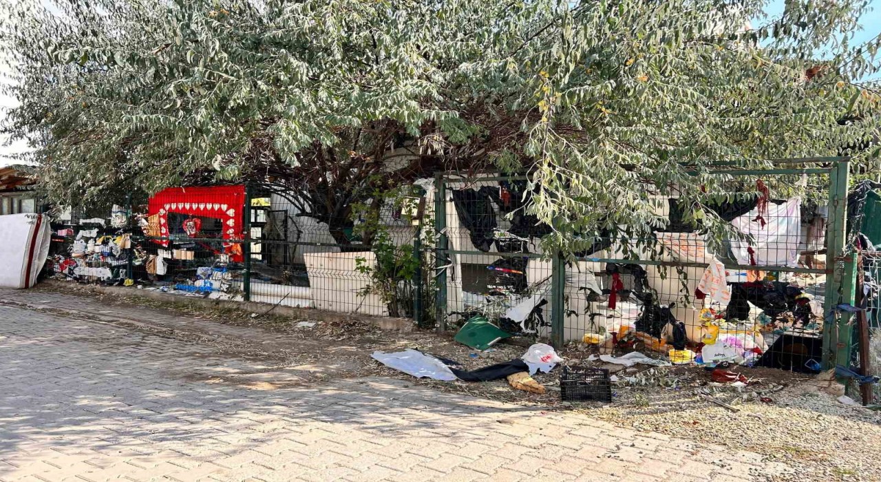 Ankarada çöp dolu evden yayılan kötü koku mahalleyi ayağa kaldırdı