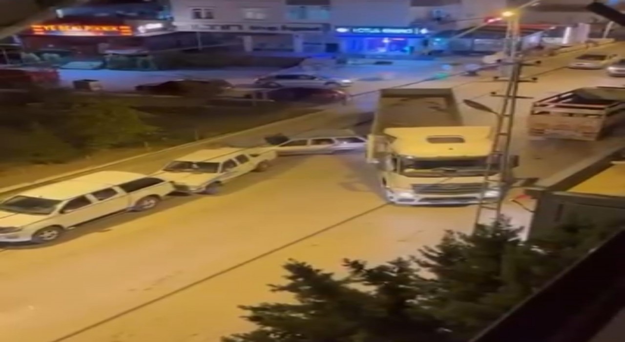 Ankarada park halindeki otomobile çarpıp kaçan tır sürücüsü kameraya yansıdı