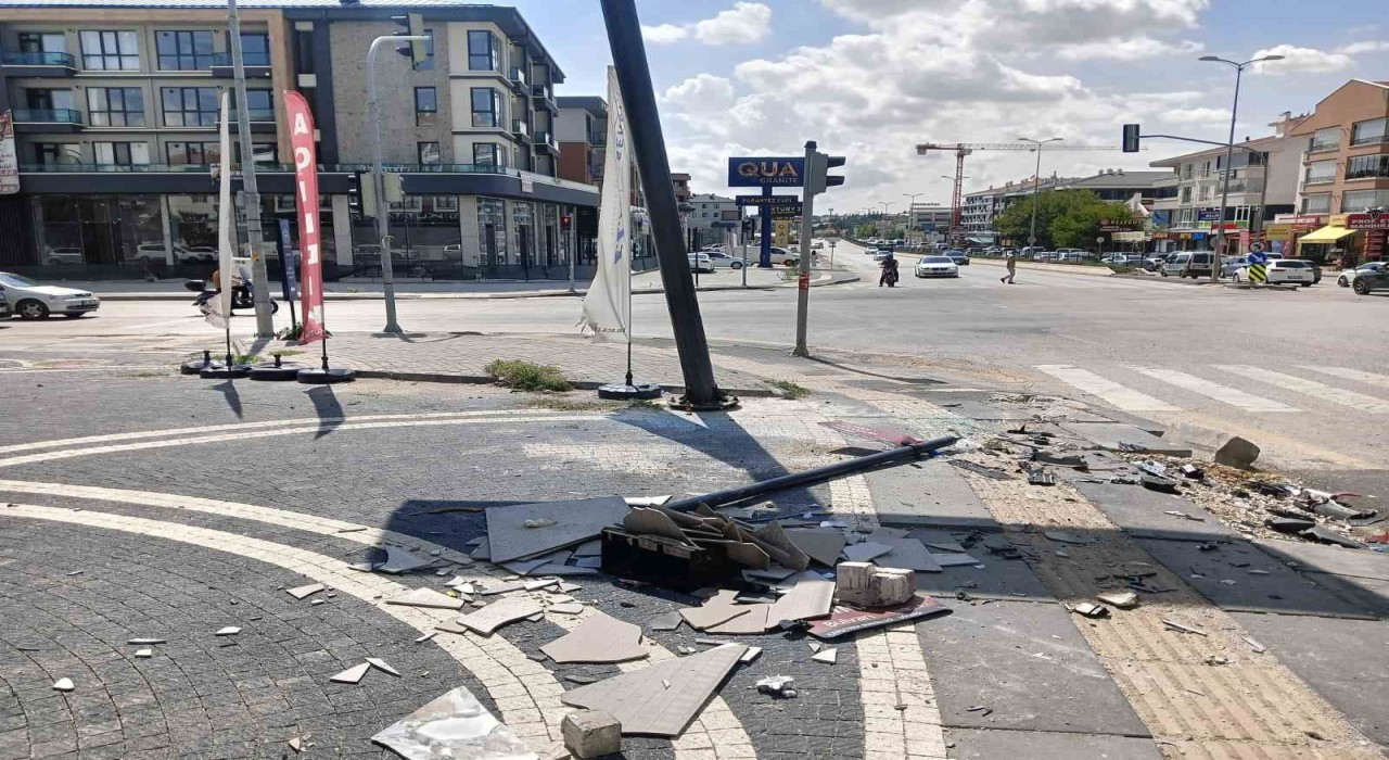 Ankarada taksi ile otomobil çarpıştı: 1 ölü, 1 ağır yaralı