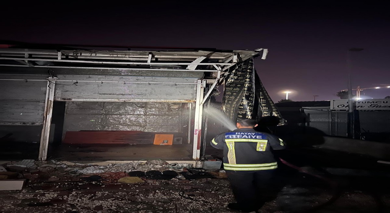 Antakyada metruk iş yerinde yangın çıktı