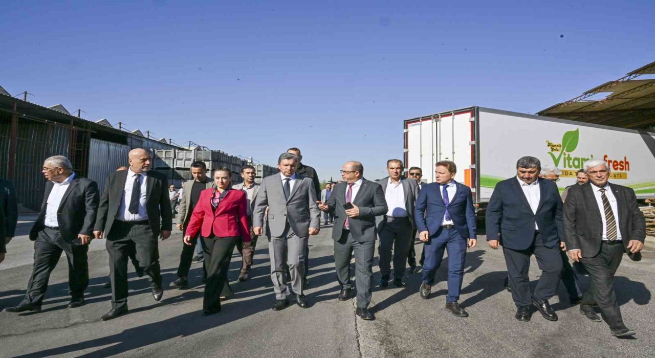 Antalya Toptancı Hallerinin ilk 8 ayında yaklaşık 20 milyar TL işlem hacmine ulaşıldı