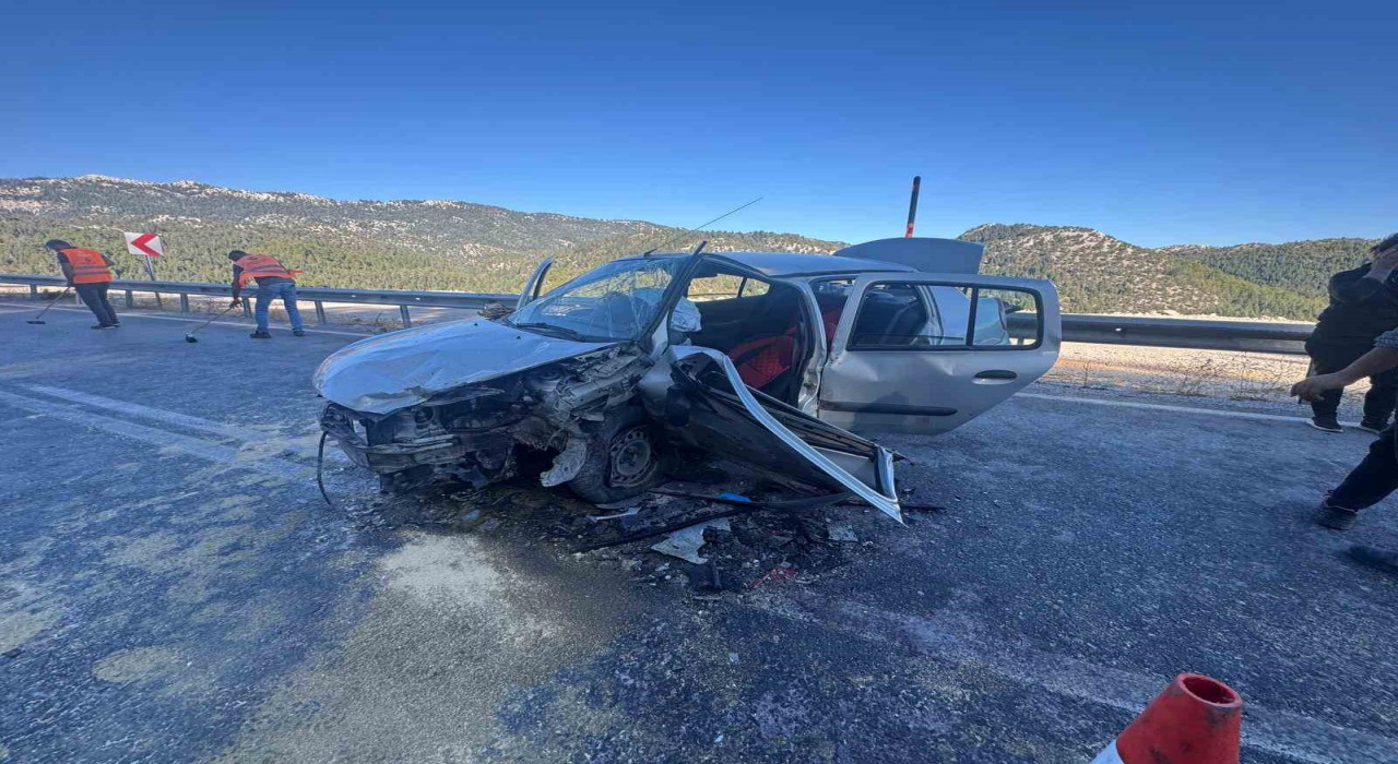 Antalyada feci kaza: 4 yaralı