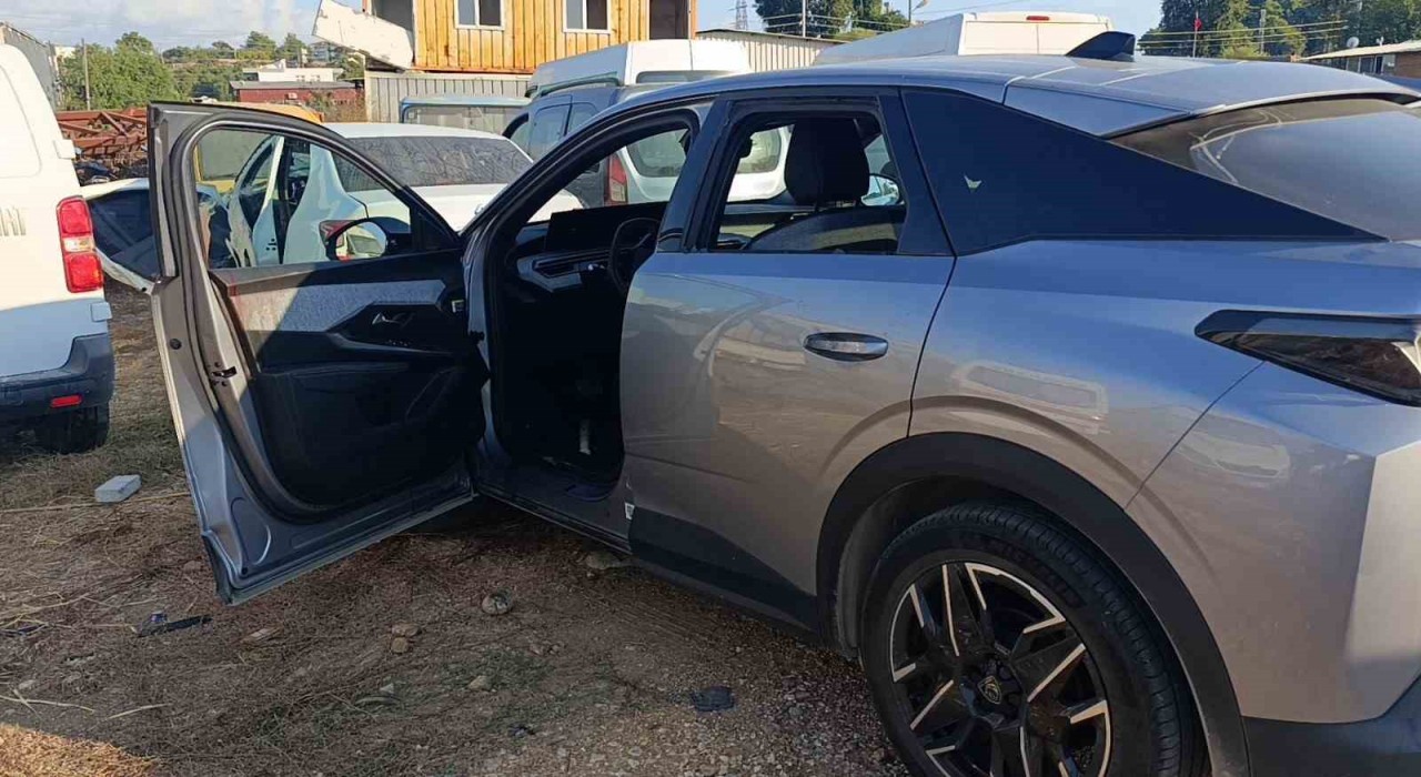 Antalyada genç adam kiraladığı araçta başından vurulmuş halde bulundu