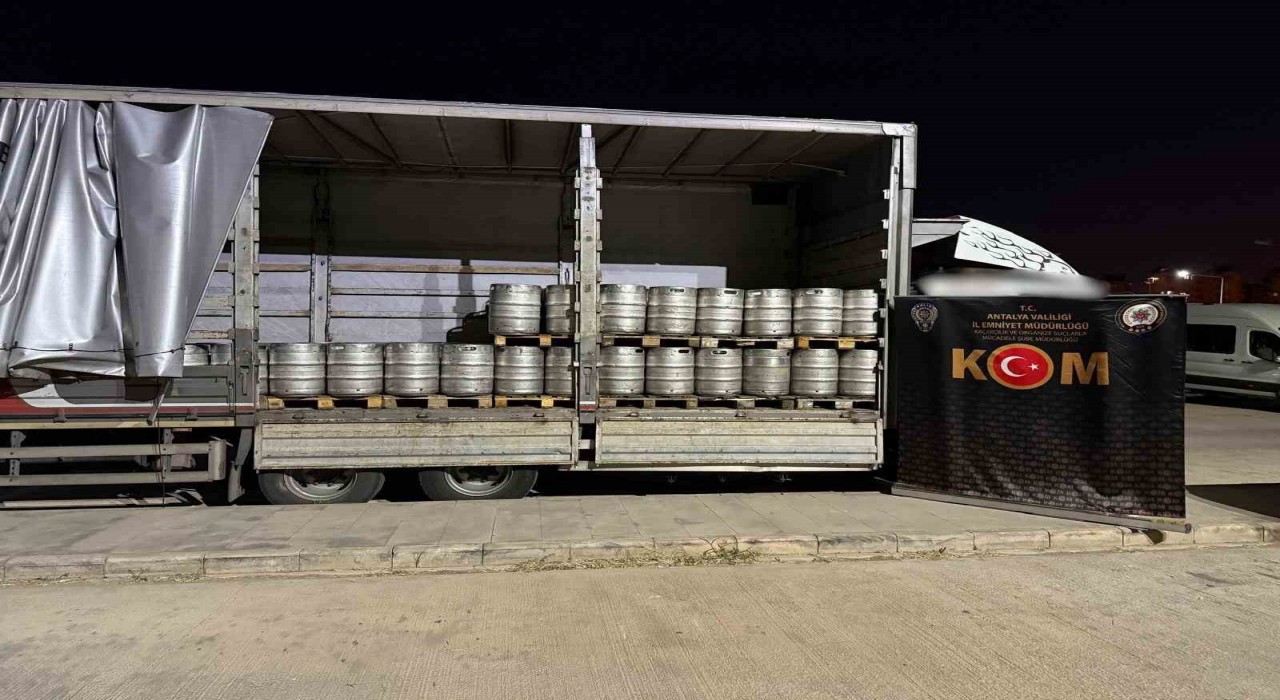 Antalyada milyonlarca makaron ve binlerce litre kaçak içki ele geçirildi