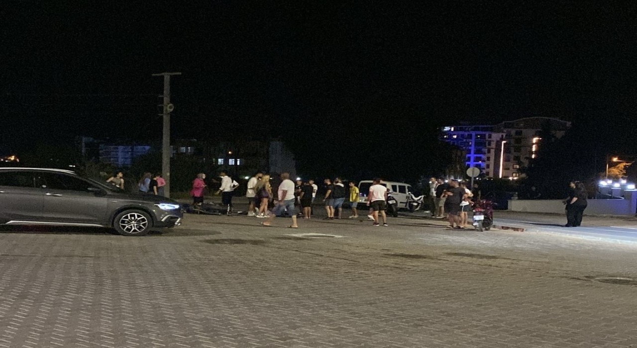 Antalyada motosikletle otomobil çarpıştı: 1 yaralı