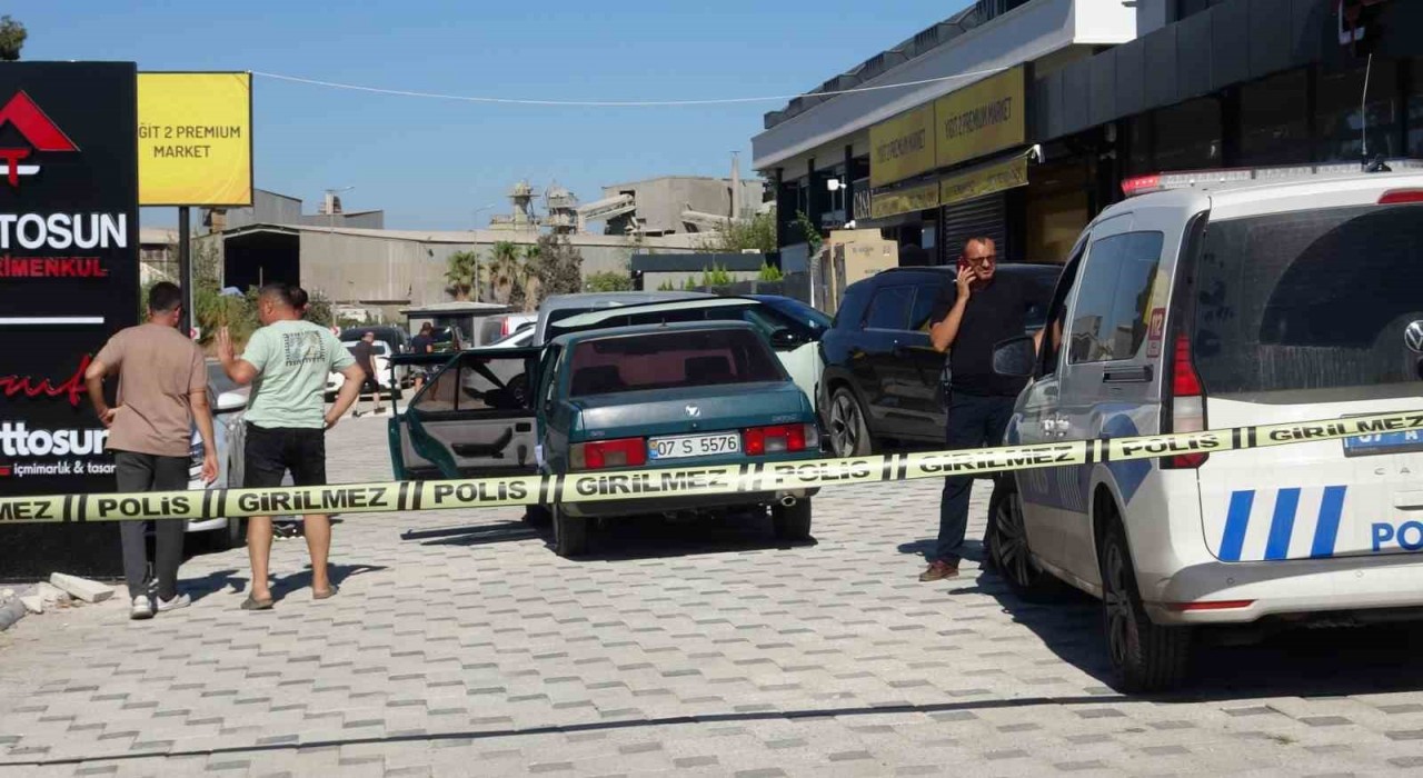 Antalyada park halindeki otomobilin arka koltuğunda ölü bulundu