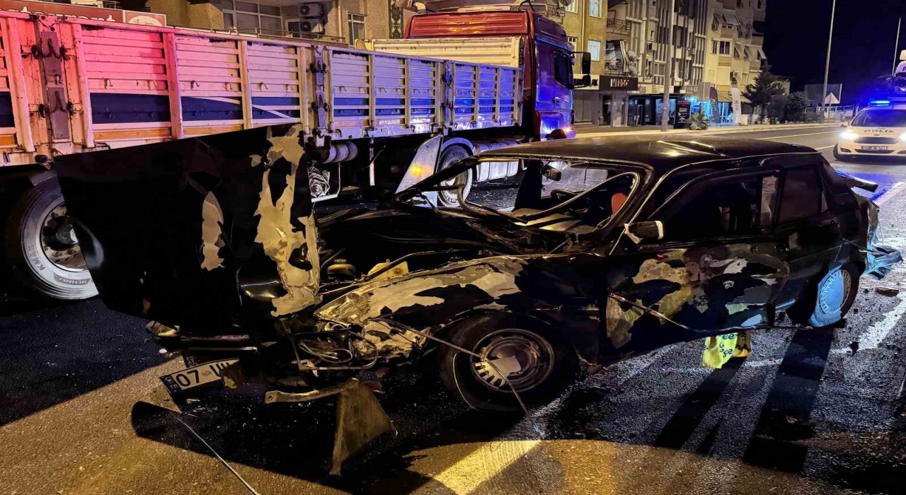 Antalyada tırla çarpışan otomobil sürücüsünden acı haber geldi