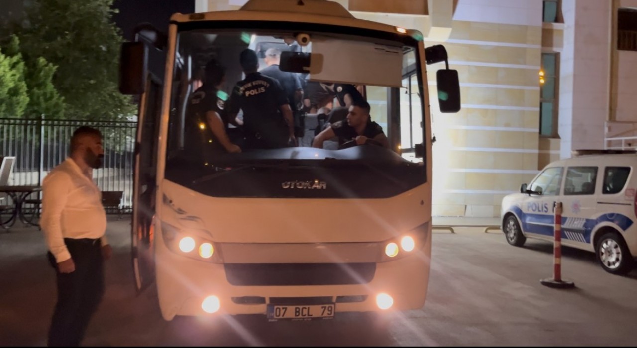 Antalyadaki rüşvet soruşturmasında 5 tutuklama, 9 adli kontrol kararı