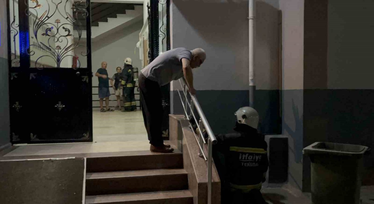 Apartmana yayılan gaz kokusu paniğe neden oldu