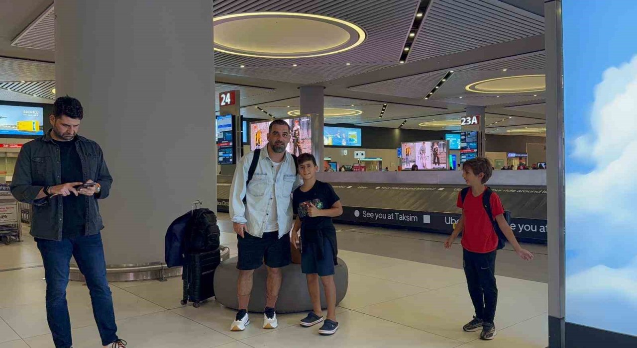 Arda Turan, milli takım arasında Türkiyeye geldi