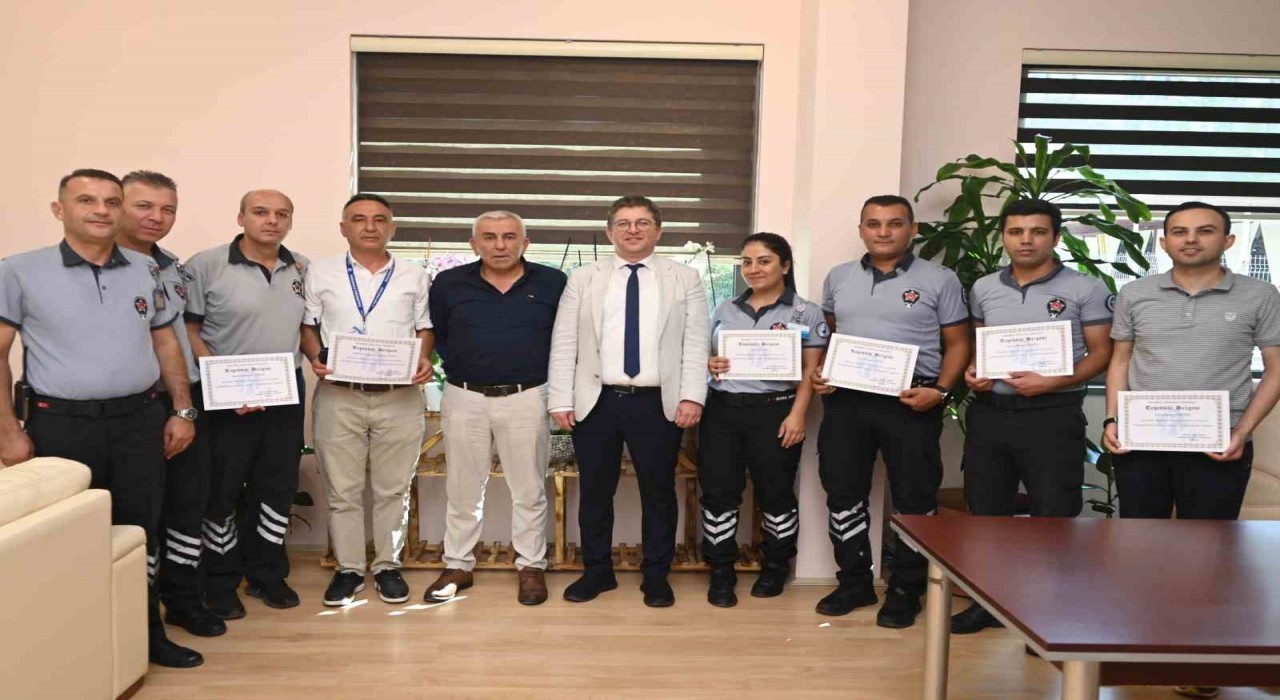 Arkadaşının yeni doğan bebeğini poşete koyup kaçırmaya çalışırken yakalandı