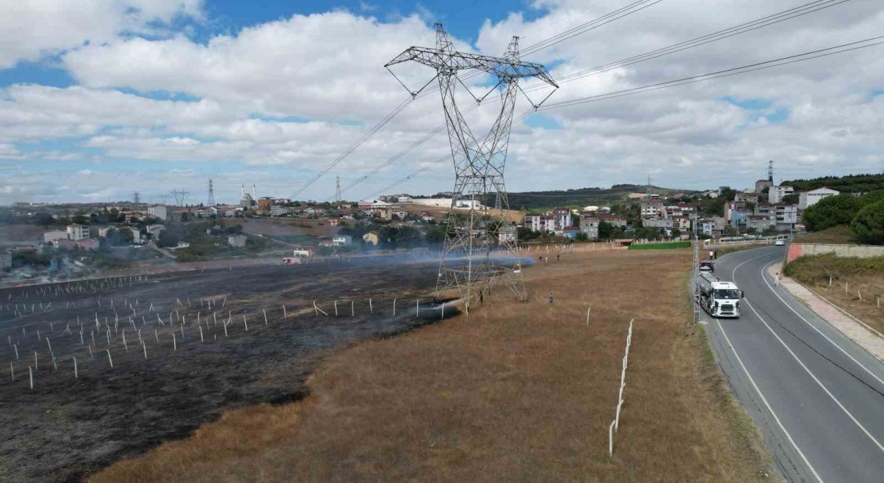 Arnavutköyde çayırlık alanda yangın paniği