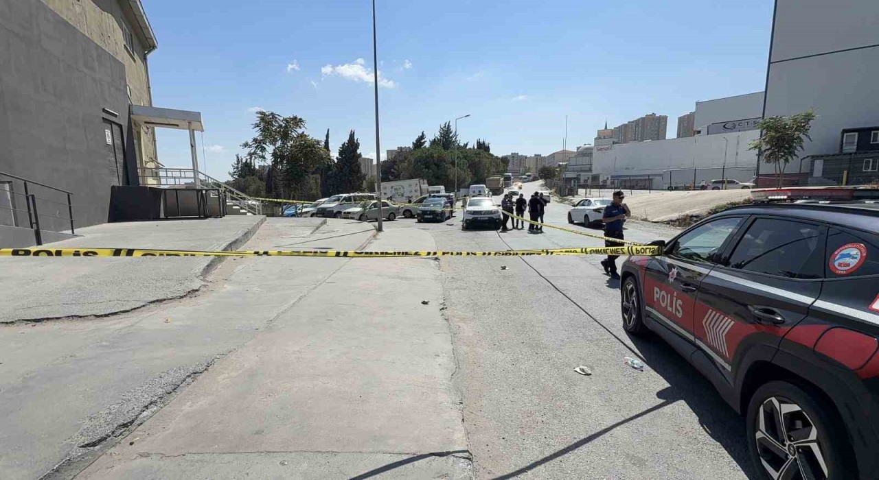 Arnavutköyde eski eşinin sevgilisi olan kuzenini vurup kayıplara karıştı