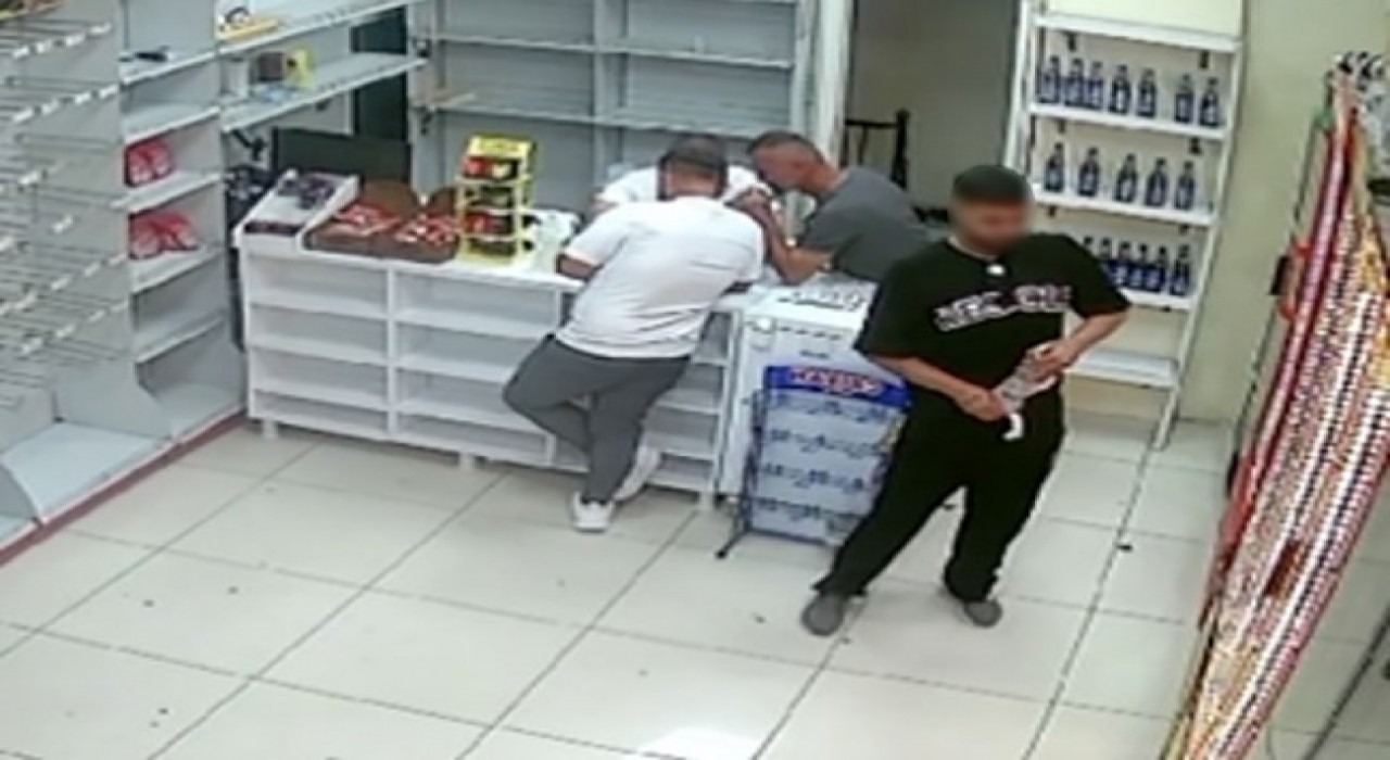 Arnavutköyde pes dedirten hırsızlık: İçeceği eşofmanına gizleyip çaldı