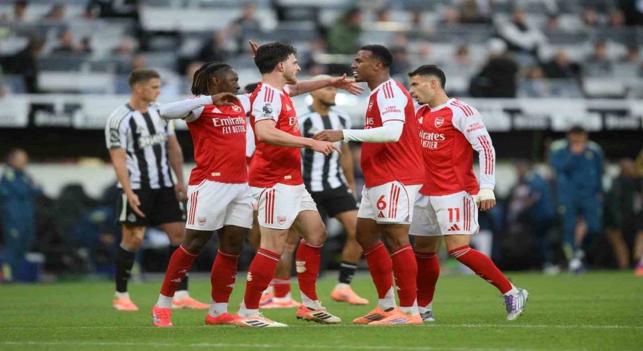 Arsenal, Newcastle United deplasmanında 3 puanı son dakikada aldı