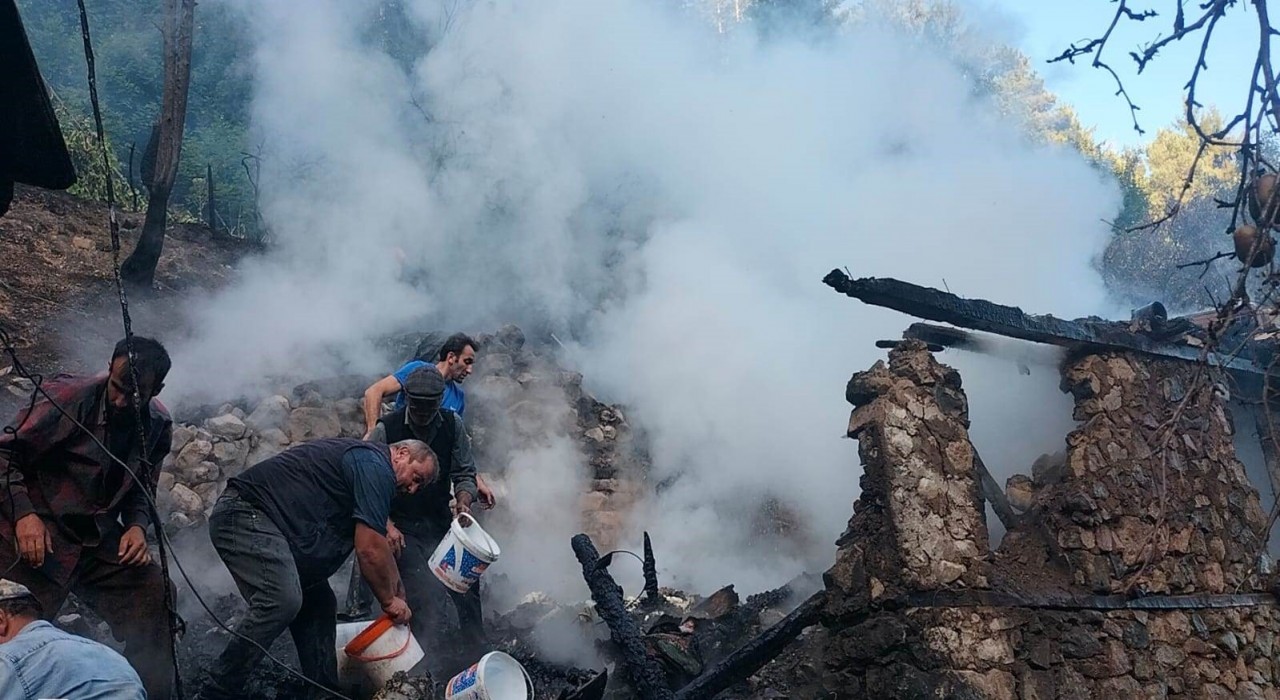 Artvin Yusufelide yangın: Ev, ahır ve samanlık kül oldu
